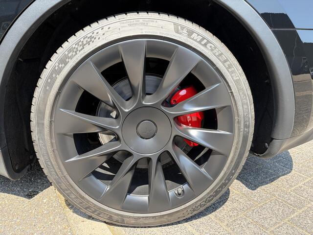 Tesla Model Y Performance AWD 75 kWh VAN: 42.900,- VOOR: 39.877,- UW WKVOORDEEL: 3.023,- | RIJKLAAR GELEVERD | 12 MND BOVAG GARANTIE | TESLA GARANTIE ACCU + AANDRIJFLIJN T/M 03-2031/ 240.000KM|