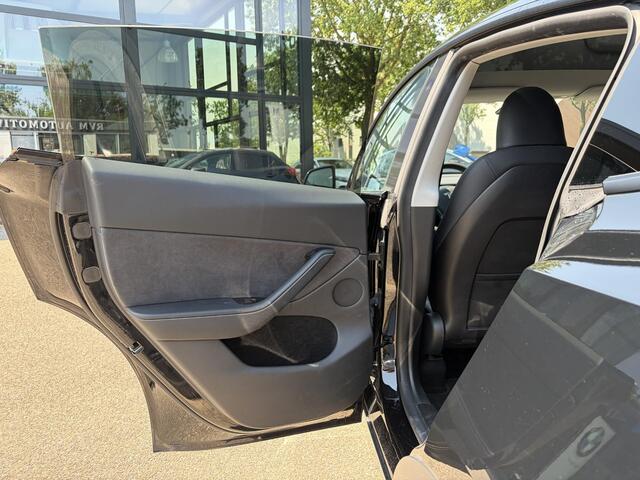 Tesla Model Y Performance AWD 75 kWh VAN: 42.900,- VOOR: 39.877,- UW WKVOORDEEL: 3.023,- | RIJKLAAR GELEVERD | 12 MND BOVAG GARANTIE | TESLA GARANTIE ACCU + AANDRIJFLIJN T/M 03-2031/ 240.000KM|