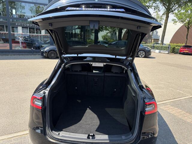 Tesla Model Y Performance AWD 75 kWh VAN: 42.900,- VOOR: 39.877,- UW WKVOORDEEL: 3.023,- | RIJKLAAR GELEVERD | 12 MND BOVAG GARANTIE | TESLA GARANTIE ACCU + AANDRIJFLIJN T/M 03-2031/ 240.000KM|