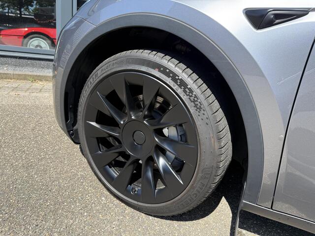 Tesla Model Y Long Range AWD 75 kWh VAN: 44.900,- VOOR: 42.877,- UW WKVOORDEEL: 2.023,- | SOH 94%| QUICKSILVER!| TESLA FABRIEKSGARANTIE TOT 02-2028/ 80.000KM | FABRIEKSGARANTIE OP ACCU & AANDRIJFLIJN TOT 2032 OF 192.000 KM | BTW VERREKENBAAR