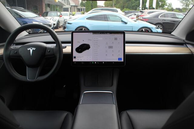 Tesla Model Y Long Range AWD 75 kWh / Autopilot / Panoramadak / Camera / 20'' / Keyless / Leder / Dodehoek / Navigatie / Stoelverwarming