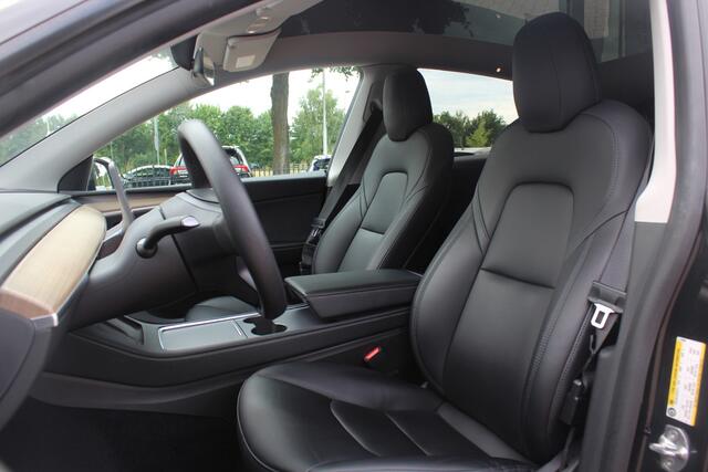 Tesla Model Y Long Range AWD 75 kWh / Autopilot / Panoramadak / Camera / 20'' / Keyless / Leder / Dodehoek / Navigatie / Stoelverwarming