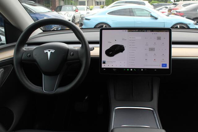 Tesla Model Y Long Range AWD 75 kWh / Autopilot / Panoramadak / Camera / 20'' / Keyless / Leder / Dodehoek / Navigatie / Stoelverwarming