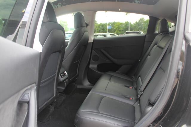 Tesla Model Y Long Range AWD 75 kWh / Autopilot / Panoramadak / Camera / 20'' / Keyless / Leder / Dodehoek / Navigatie / Stoelverwarming