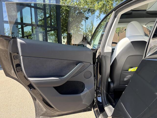 Tesla Model Y Long Range AWD 75 kWh SOH 98% | 20 INCH | TESLA FABRIEKSGARANTIE T/M 03-2028 OF 80.000 KM | TESLA FABRIEKSGARANTIE HOOGVOLTACCU & AANDRIJFLIJN T/M 03-2032 OF 192.000 KM |