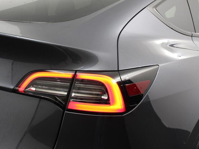 Tesla Model Y RWD 58 kWh Panorama dak 20" Wheels PDC VA 360 Camera Full LED Leder Autopilot