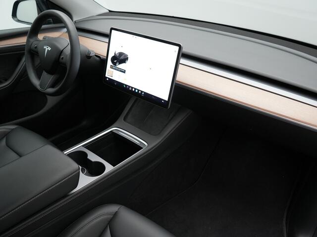 Tesla Model Y Long Range AWD 75 kWh 441pk | Full Self-Driving Capability | Panodak | Adaptive Cruise | Lederen Sportstoelen Memory & Verwarmd | Camera | Navigatie |