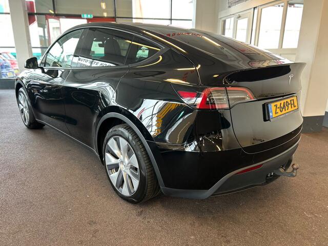 Tesla Model Y RWD 58 kWh Nederlandse auto | Panoramadak | Afneembare trekhaak | Stoelverwarming | Achteruitrijcamera | Parkeersensoren rondom | Lederen bekleding