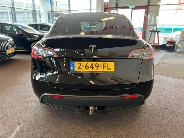 Tesla Model Y RWD 58 kWh Nederlandse auto | Panoramadak | Afneembare trekhaak | Stoelverwarming | Achteruitrijcamera | Parkeersensoren rondom | Lederen bekleding