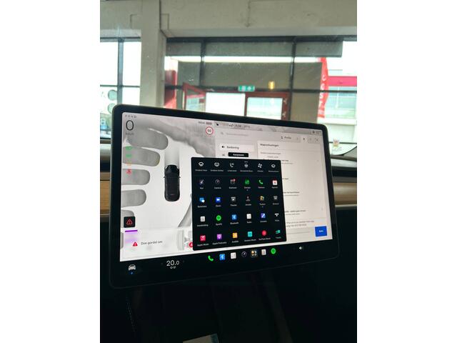 Tesla Model Y RWD 58 kWh Nederlandse auto | Panoramadak | Afneembare trekhaak | Stoelverwarming | Achteruitrijcamera | Parkeersensoren rondom | Lederen bekleding