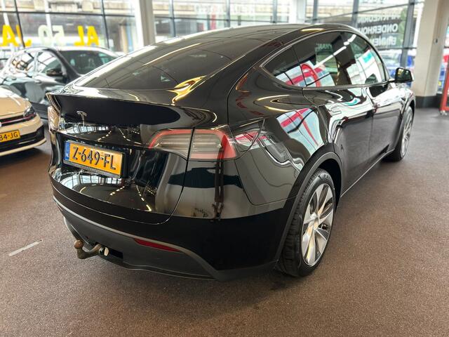 Tesla Model Y RWD 58 kWh Nederlandse auto | Panoramadak | Afneembare trekhaak | Stoelverwarming | Achteruitrijcamera | Parkeersensoren rondom | Lederen bekleding