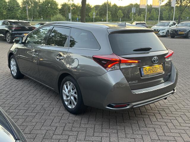 Toyota AURIS Touring Sports 1.8 Hybrid Dynamic / Camera / Navigatie / Keyless / 16'' / DAB / Cruise Control / Getint glas