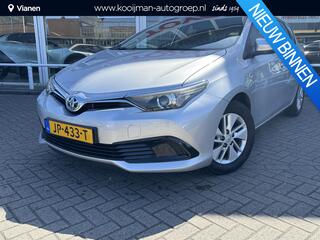 toyota-auris-1.8-hybrid-business-ze