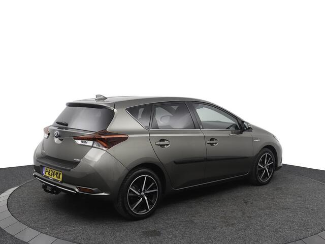 Toyota AURIS 1.8 Hybrid Dynamic Ultimate | Stoelverwarming | Trekhaak | Cruise control | Keyless |