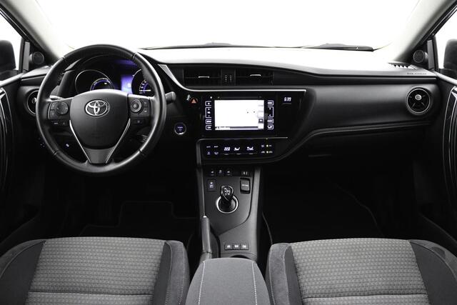 Toyota AURIS 1.8 Hybrid Dynamic Ultimate | Stoelverwarming | Trekhaak | Cruise control | Keyless |