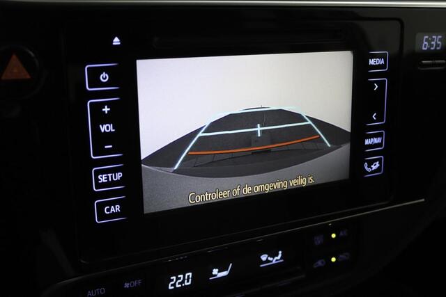 Toyota AURIS 1.8 Hybrid Dynamic Ultimate | Stoelverwarming | Trekhaak | Cruise control | Keyless |