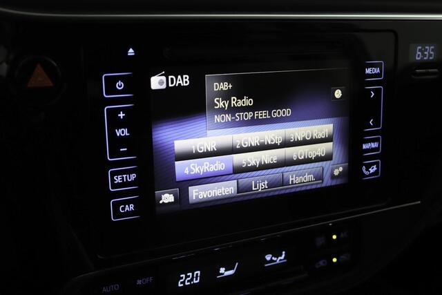 Toyota AURIS 1.8 Hybrid Dynamic Ultimate | Stoelverwarming | Trekhaak | Cruise control | Keyless |
