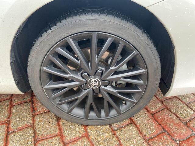 Toyota AURIS Touring Sports 1.8 Hybrid Black Edition | Poetsbeurt volgt |