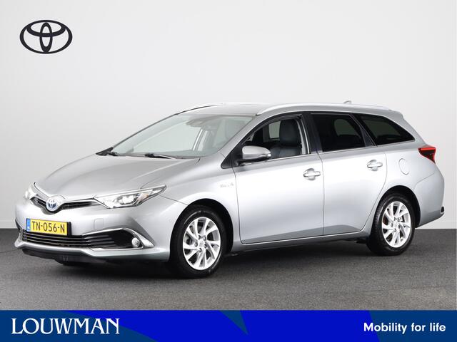 Toyota AURIS Touring Sports 1.8 Hybrid Executive | Half lederen bekleding | Parkeersensoren V+A | Navigatie | Stoelverwarming | Direct leverbaar!