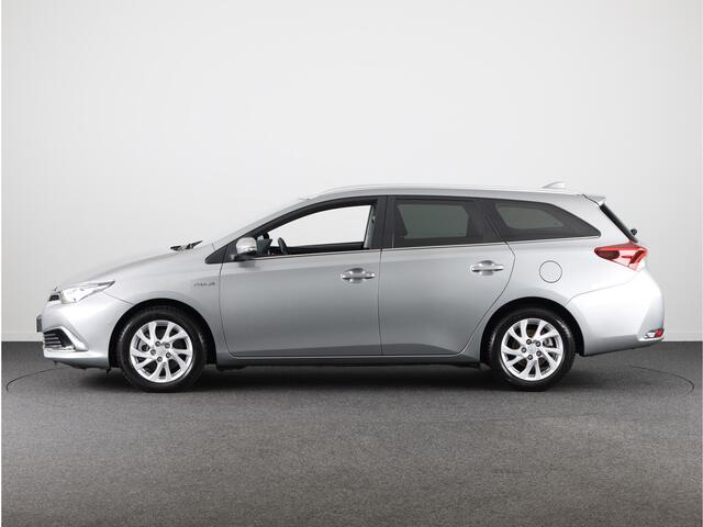 Toyota AURIS Touring Sports 1.8 Hybrid Executive | Half lederen bekleding | Parkeersensoren V+A | Navigatie | Stoelverwarming | Direct leverbaar!