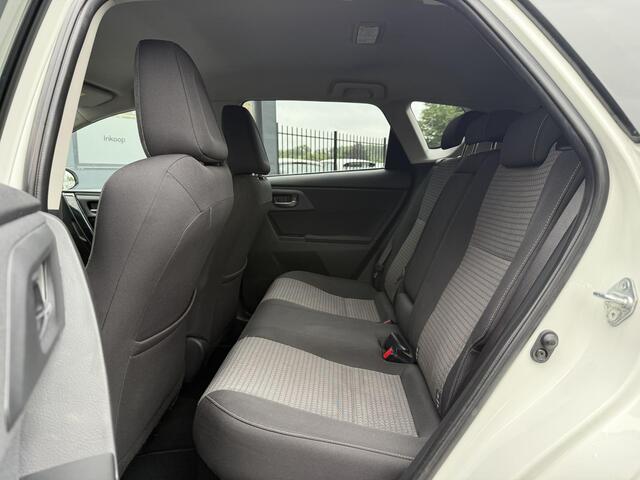Toyota AURIS 1.8 Hybrid Dynamic Go 1e Eigenaar,Navi,Camera,Lm Velgen,136pk,Weinig Km,Apk tot 05-2027