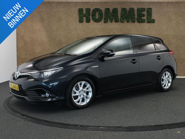 Toyota AURIS 1.8 Hybrid Dynamic - ORIGINEEL NEDERLANDSE AUTO - ACHTERRUITRIJCAMERA - CRUISE CONTROL - EXTRA GETINT GLAS - KEYLESS ENTRY - LICHTMETALEN VELGEN 16" INCH - NAVIGATIESYSTEEM FULL-MAP