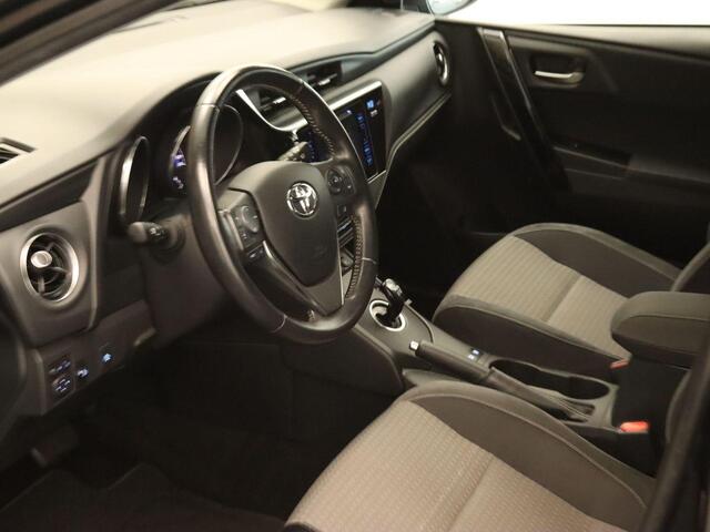 Toyota AURIS 1.8 Hybrid Dynamic - ORIGINEEL NEDERLANDSE AUTO - ACHTERRUITRIJCAMERA - CRUISE CONTROL - EXTRA GETINT GLAS - KEYLESS ENTRY - LICHTMETALEN VELGEN 16" INCH - NAVIGATIESYSTEEM FULL-MAP