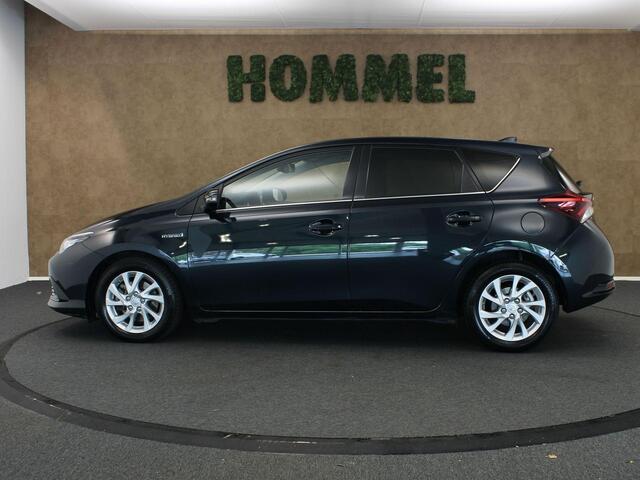 Toyota AURIS 1.8 Hybrid Dynamic - ORIGINEEL NEDERLANDSE AUTO - ACHTERRUITRIJCAMERA - CRUISE CONTROL - EXTRA GETINT GLAS - KEYLESS ENTRY - LICHTMETALEN VELGEN 16" INCH - NAVIGATIESYSTEEM FULL-MAP