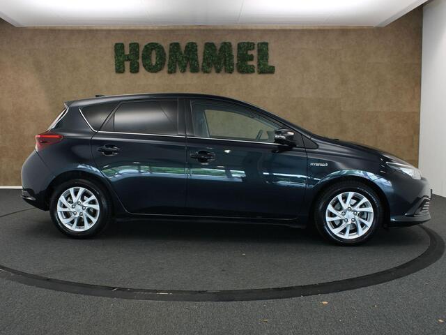 Toyota AURIS 1.8 Hybrid Dynamic - ORIGINEEL NEDERLANDSE AUTO - ACHTERRUITRIJCAMERA - CRUISE CONTROL - EXTRA GETINT GLAS - KEYLESS ENTRY - LICHTMETALEN VELGEN 16" INCH - NAVIGATIESYSTEEM FULL-MAP