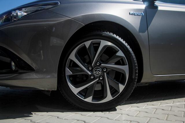 Toyota AURIS 1.8 Hybrid Executive | Panodak | Trekhaak
