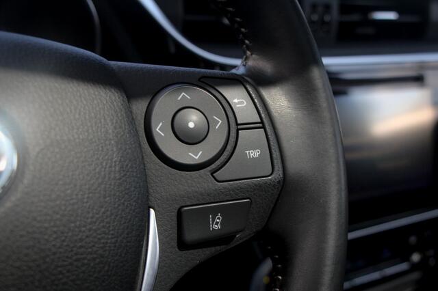 Toyota AURIS 1.8 Hybrid Executive | Panodak | Trekhaak