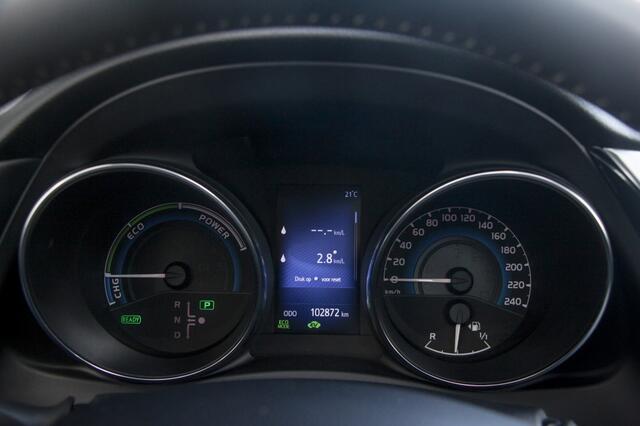 Toyota AURIS 1.8 Hybrid Executive | Panodak | Trekhaak