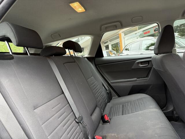 Toyota AURIS Touring Sports 1.8 Hybrid Active Aut. Met lichte bumper-schade.