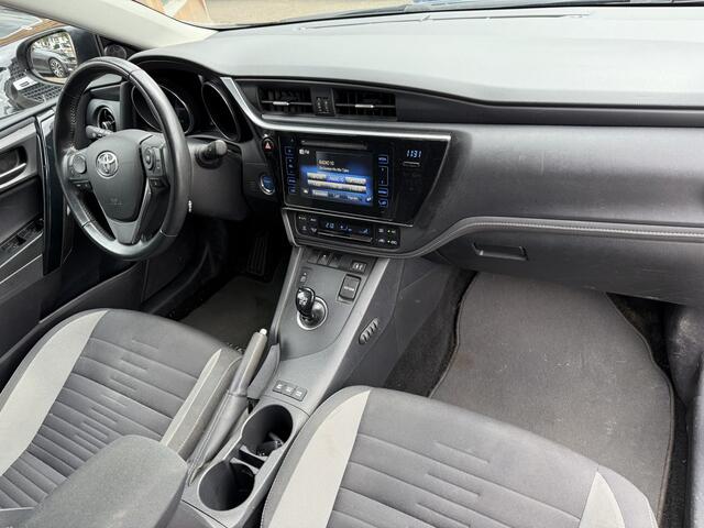 Toyota AURIS Touring Sports 1.8 Hybrid Active Aut. Met lichte bumper-schade.