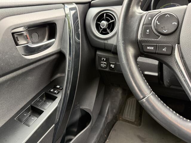 Toyota AURIS Touring Sports 1.8 Hybrid Active Aut. Met lichte bumper-schade.