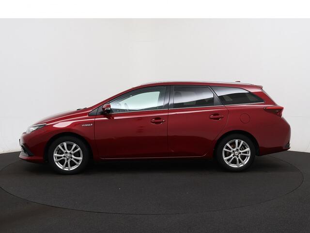 Toyota AURIS Touring Sports 1.8 Hybrid Dynamic Go 06-2017 122.044 KM