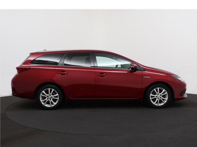 Toyota AURIS Touring Sports 1.8 Hybrid Dynamic Go 06-2017 122.044 KM