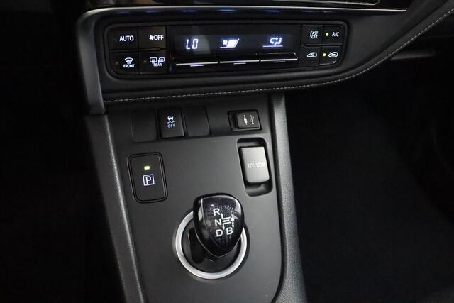 Toyota AURIS 1.8 Hybrid Aspiration Go | Navigatie | Trekhaak |
