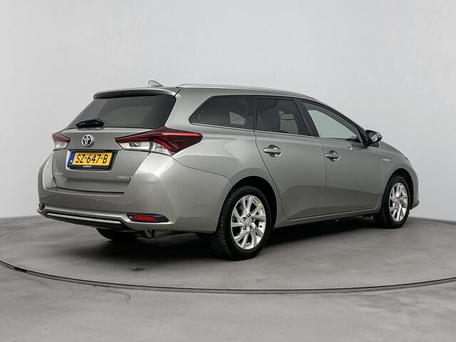 Toyota AURIS Touring Sports 1.8 Hybrid Executive | NL-Auto | LED Verlichting |