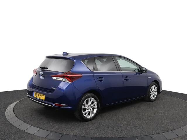 Toyota AURIS 1.8 Hybrid Dynamic Go | Parkeercamera | Climate control | Cruise control |