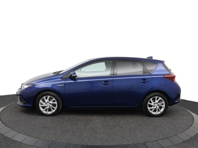 Toyota AURIS 1.8 Hybrid Dynamic Go | Parkeercamera | Climate control | Cruise control |