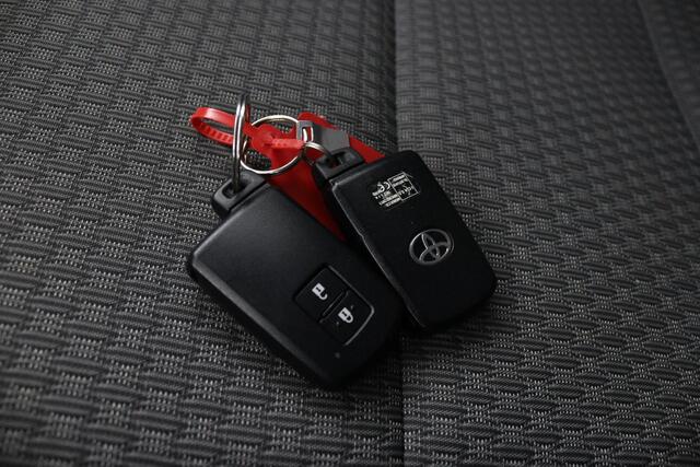 Toyota AURIS 1.8 Hybrid Dynamic Go | Parkeercamera | Climate control | Cruise control |