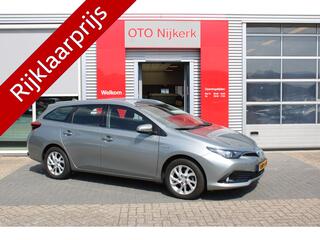 toyota-auris-1.8-hybrid-dynamic-lim