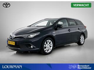 toyota-auris-1.8-hybrid-trend--pan
