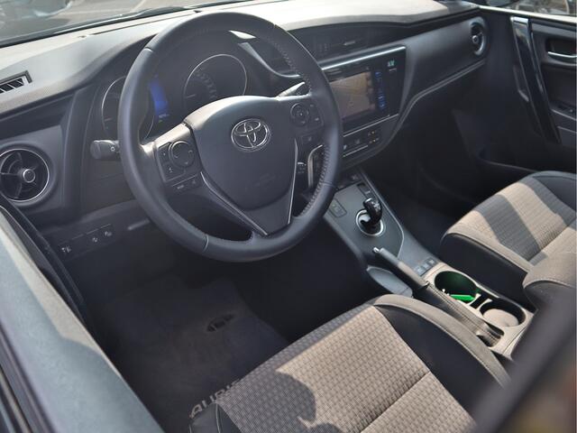 Toyota AURIS Touring Sports 1.8 Hybrid Dynamic Ultimate | Trekhaak | Navigatie | Camera | 17 Inch lichtmetalen velgen