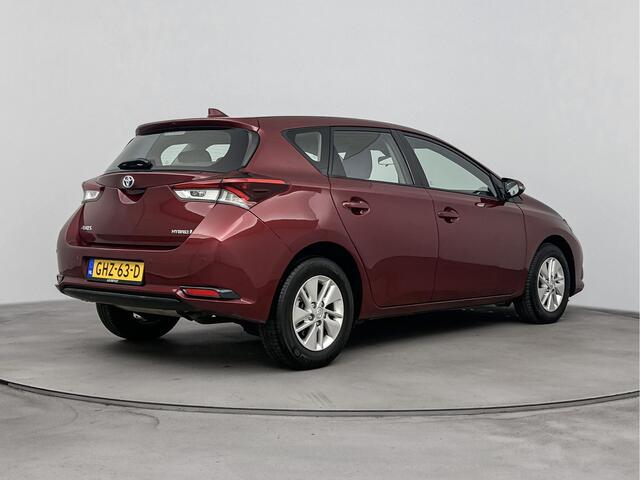 Toyota AURIS 1.8 Hybrid Now Limited | Bluetooth | Parkeersensoren achter | Regensensor |Trekhaak