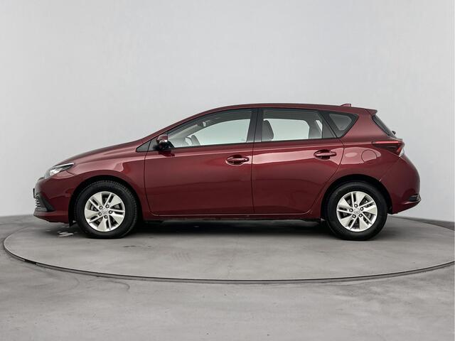 Toyota AURIS 1.8 Hybrid Now Limited | Bluetooth | Parkeersensoren achter | Regensensor |Trekhaak