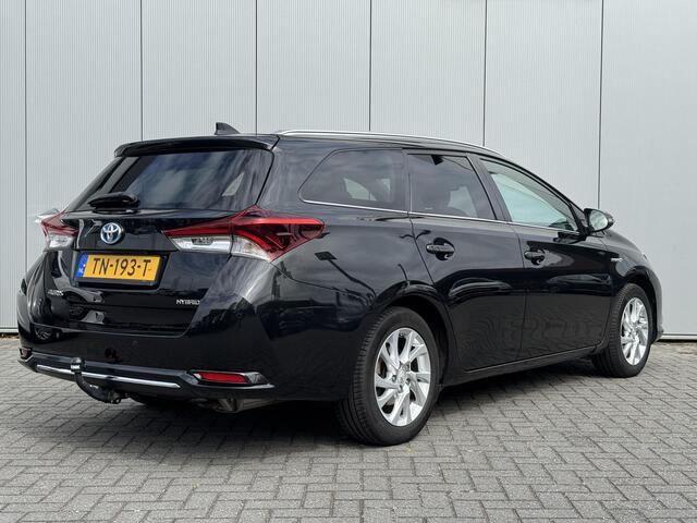 Toyota AURIS Touring Sports 1.8 Hybrid Executive / Navigatie /stoelverwarming / Climate Control / Achteruitrijcamera / Cruise Control / Trekhaak / zomer + Winterbanden