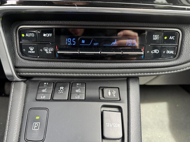 Toyota AURIS Touring Sports 1.8 Hybrid Executive / Navigatie /stoelverwarming / Climate Control / Achteruitrijcamera / Cruise Control / Trekhaak / zomer + Winterbanden