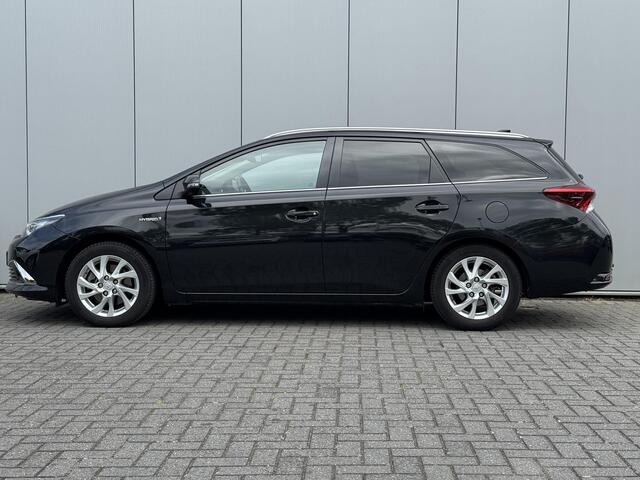 Toyota AURIS Touring Sports 1.8 Hybrid Executive / Navigatie /stoelverwarming / Climate Control / Achteruitrijcamera / Cruise Control / Trekhaak / zomer + Winterbanden